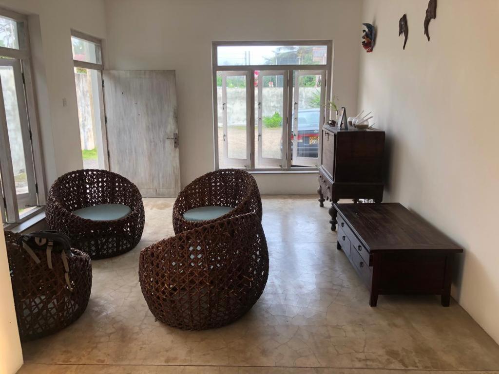 The Beach House Ambalangoda  Luaran gambar